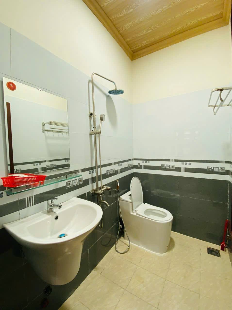 Cần Bán Biệt Thự Sân Vườn Sổ Riêng XD 202m2 giá chỉ 8 tỷ 5