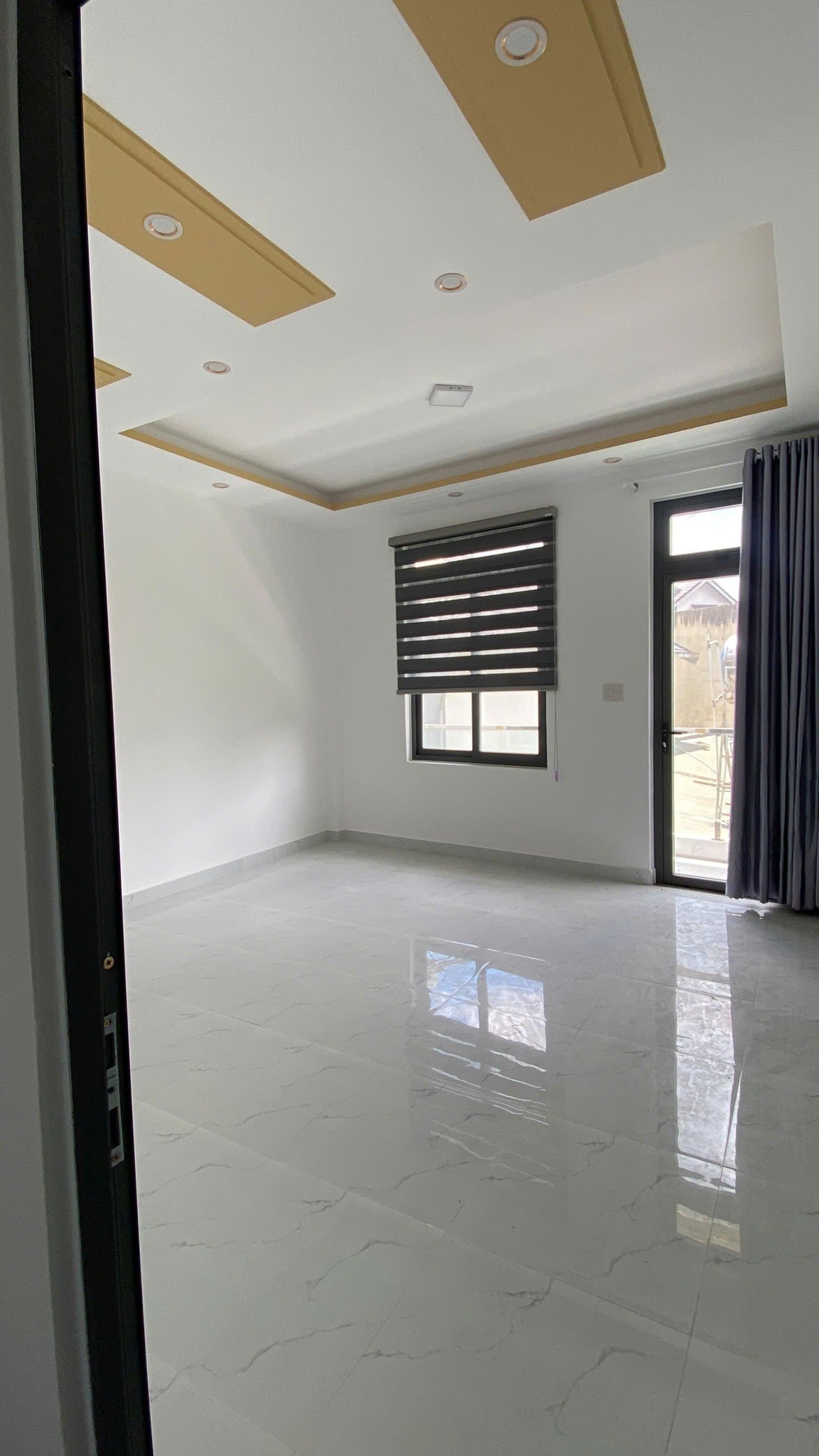 Cần bán gấp Nhà đẹp mới xây đường Trương Văn Hoàn, P9, Đà Lạt giá 4.65 tỷ