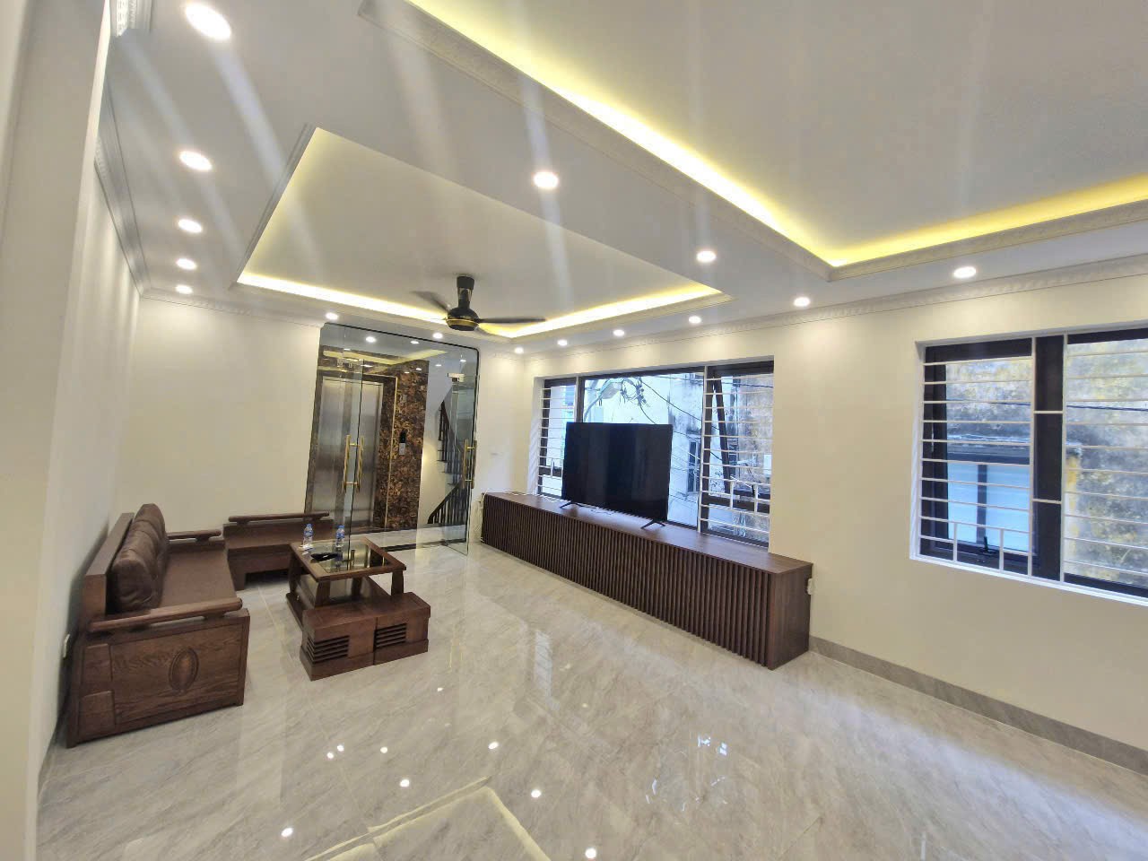 Chính chủ bán 59,3m2 nhà 6 tầng thang máy, ô tô vào, full nội thất xịn, gần hồ Thạch Bàn 2
