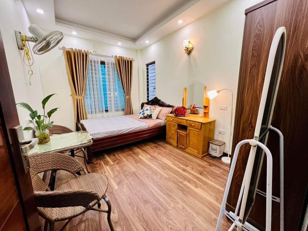 Bán nhà 5 tầng đường Mỹ Đình chỉ nhỉnh 5 tỷ, Gần phố, Đầy đủ tiện ích, Nhà đẹp ở luôn 4