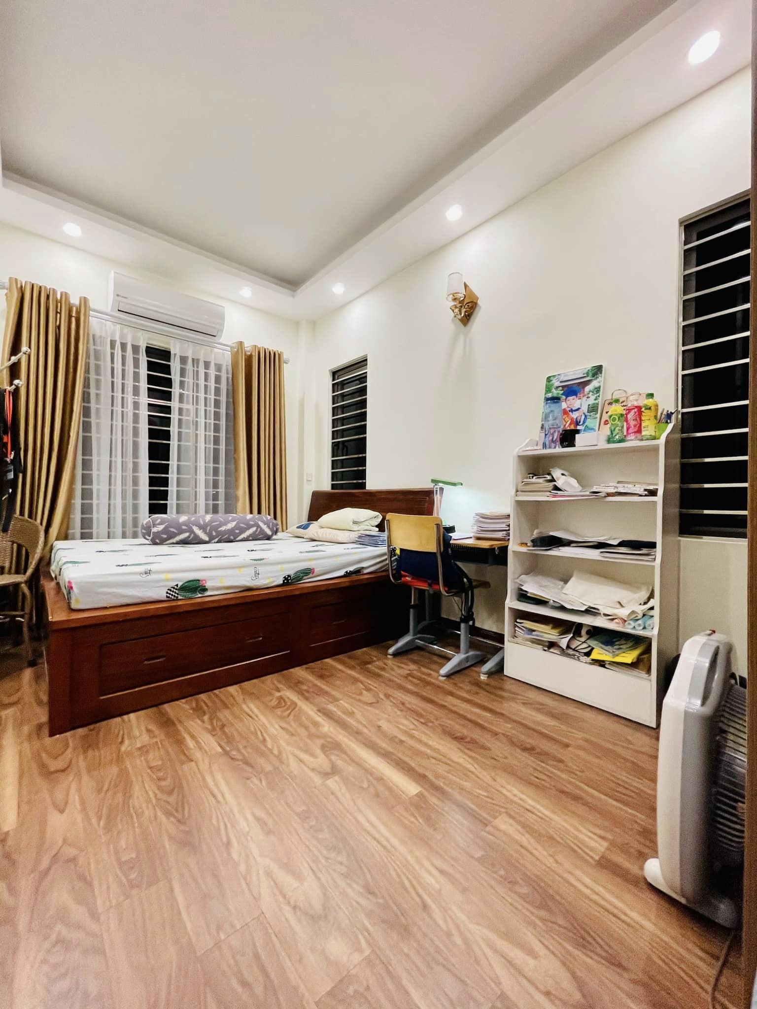 Bán nhà 5 tầng đường Mỹ Đình chỉ nhỉnh 5 tỷ, Gần phố, Đầy đủ tiện ích, Nhà đẹp ở luôn 6