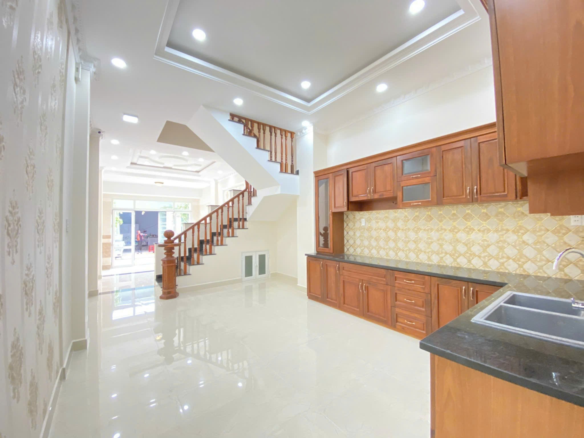 Cho thuê Nhà mặt tiền đường Quốc Lộ 13, Phường Hiệp Bình Phước, Diện tích 200m², Giá 18 Triệu/tháng