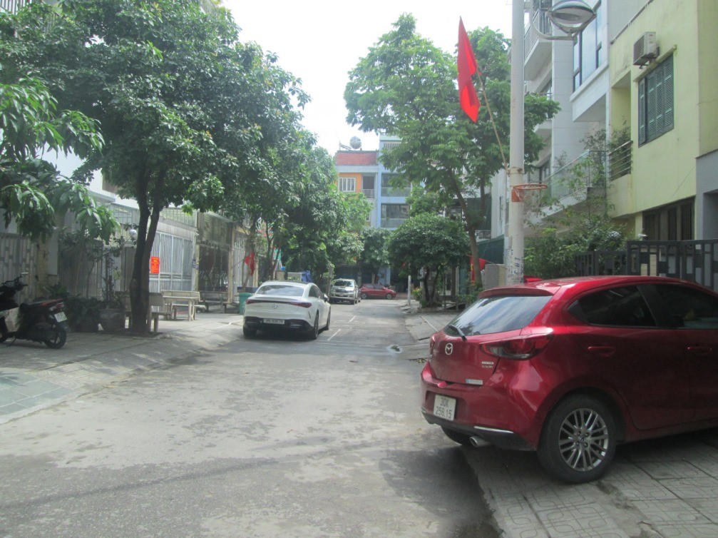 Ngộp bank bán Gấp nhà liền kề KĐT Văn Khê gần Him Lam Vạn Phúc 83m2 chỉ 17.x tỷ.0989626116 2
