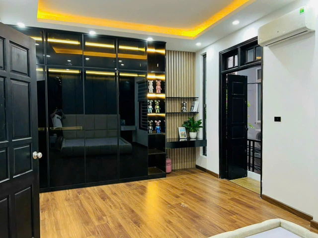 SIÊU PHẨM 5 TẦNG – TRUNG TÂM CẦU GIẤY – ĐỐI DIỆN TRƯỜNG ĐẠI HỌC BÁO CHÍ  – CHỈ 9 TỶ 2