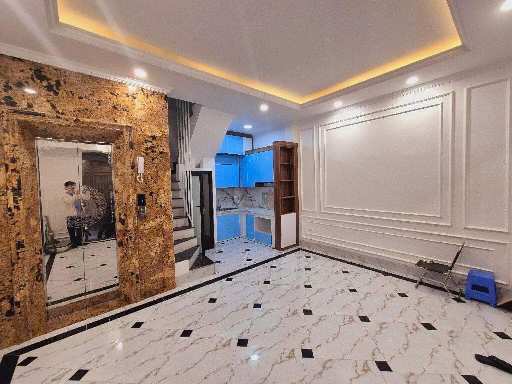 Cho thuê nhà Kim Giang, Thanh Xuân có THANG MÁY 45m x 6T, MT 5M giá 18.5 triệu