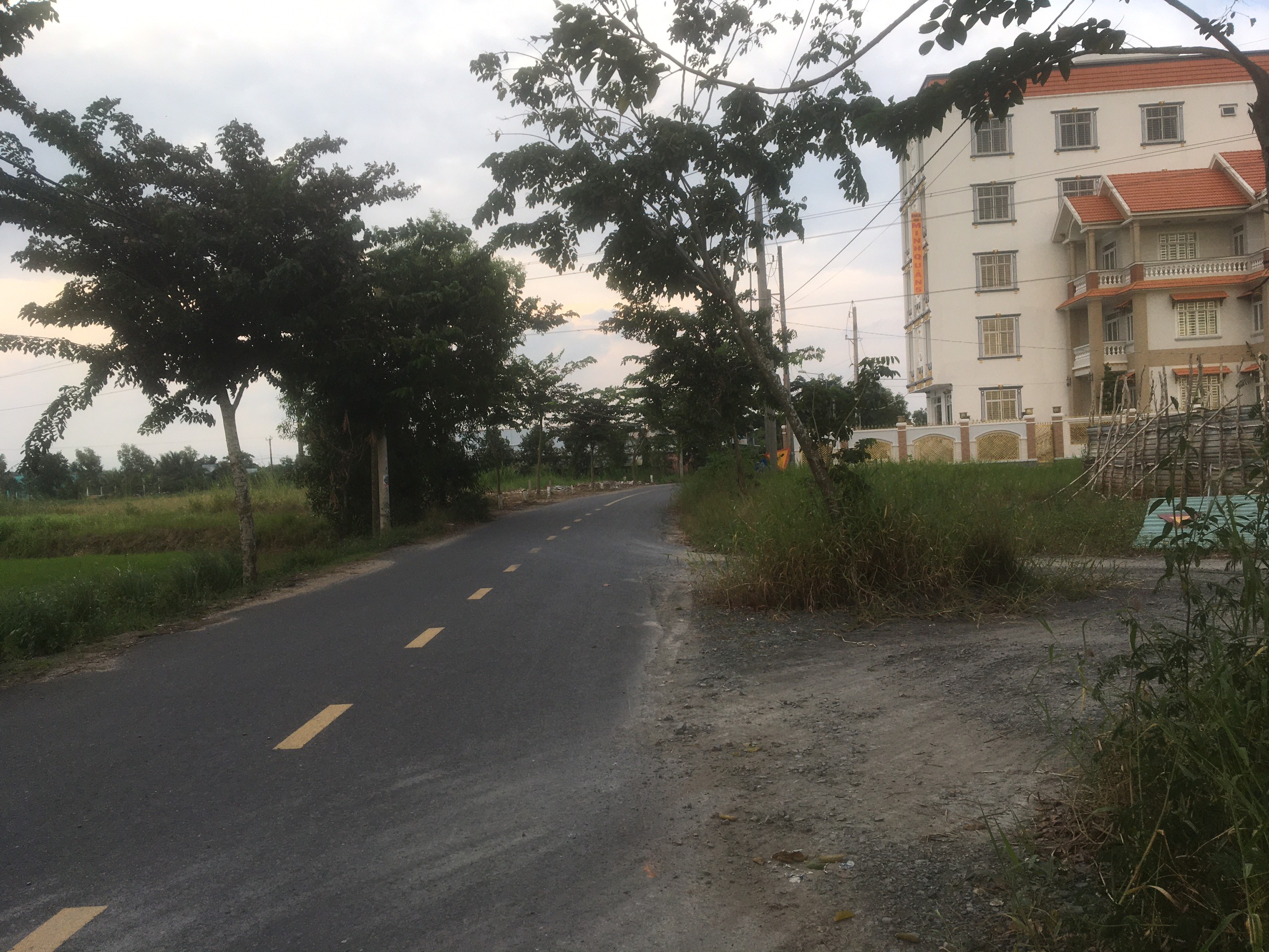 Nền biệt thự 140m2 kdc 1B mt Chu Văn An giá bán rẻ đầu tư 1 tỏi 4