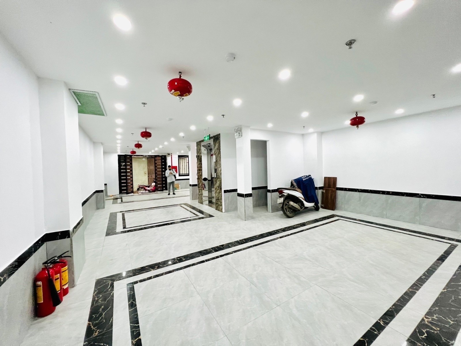 TÒA CHDV LƯƠNG THẾ VINH 180M2 7 TẦNG 40PKK DOANH THU 2 TỶ/NĂM GIÁ 30 TỶ 2
