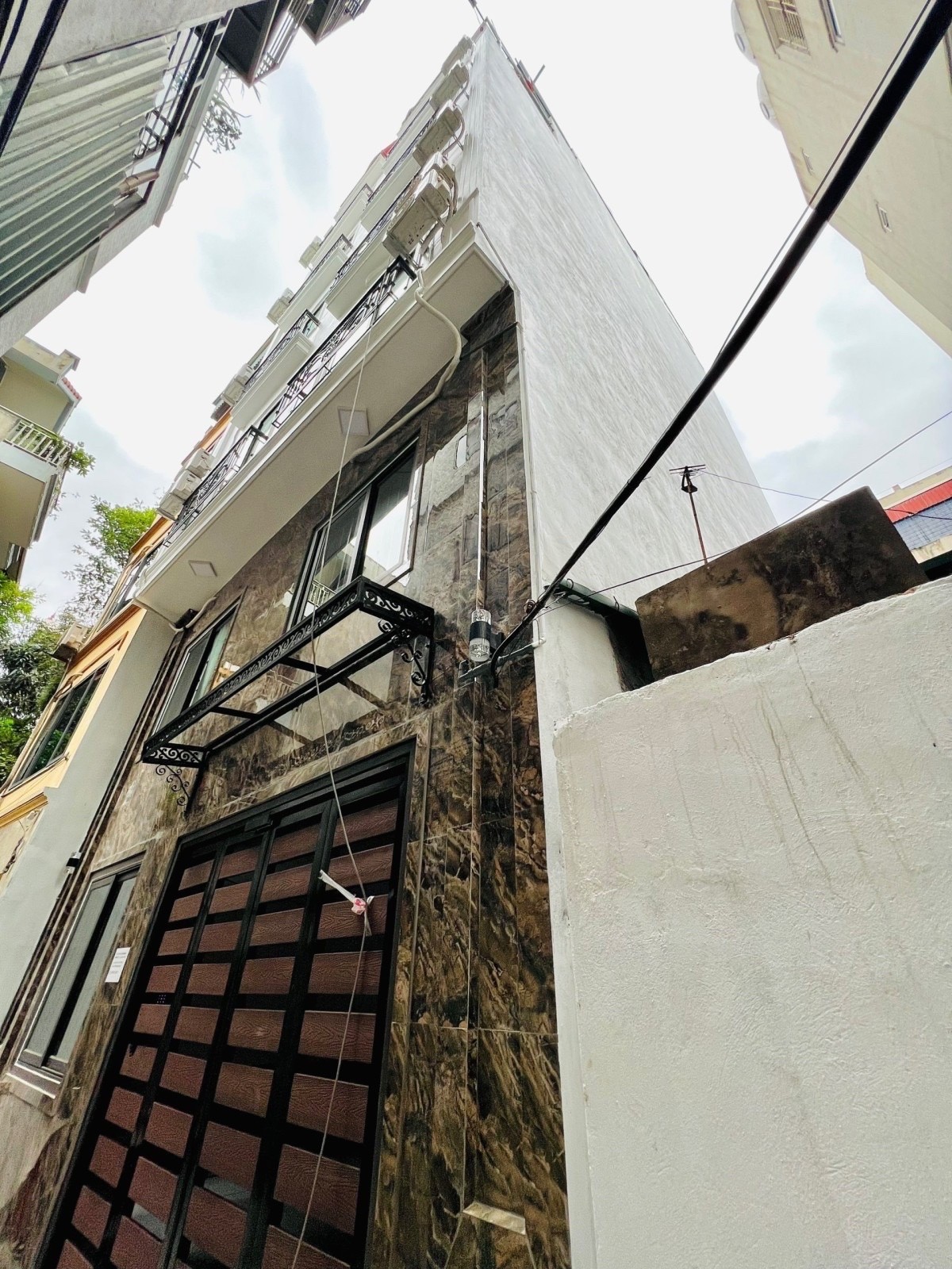TÒA CHDV LƯƠNG THẾ VINH 180M2 7 TẦNG 40PKK DOANH THU 2 TỶ/NĂM GIÁ 30 TỶ