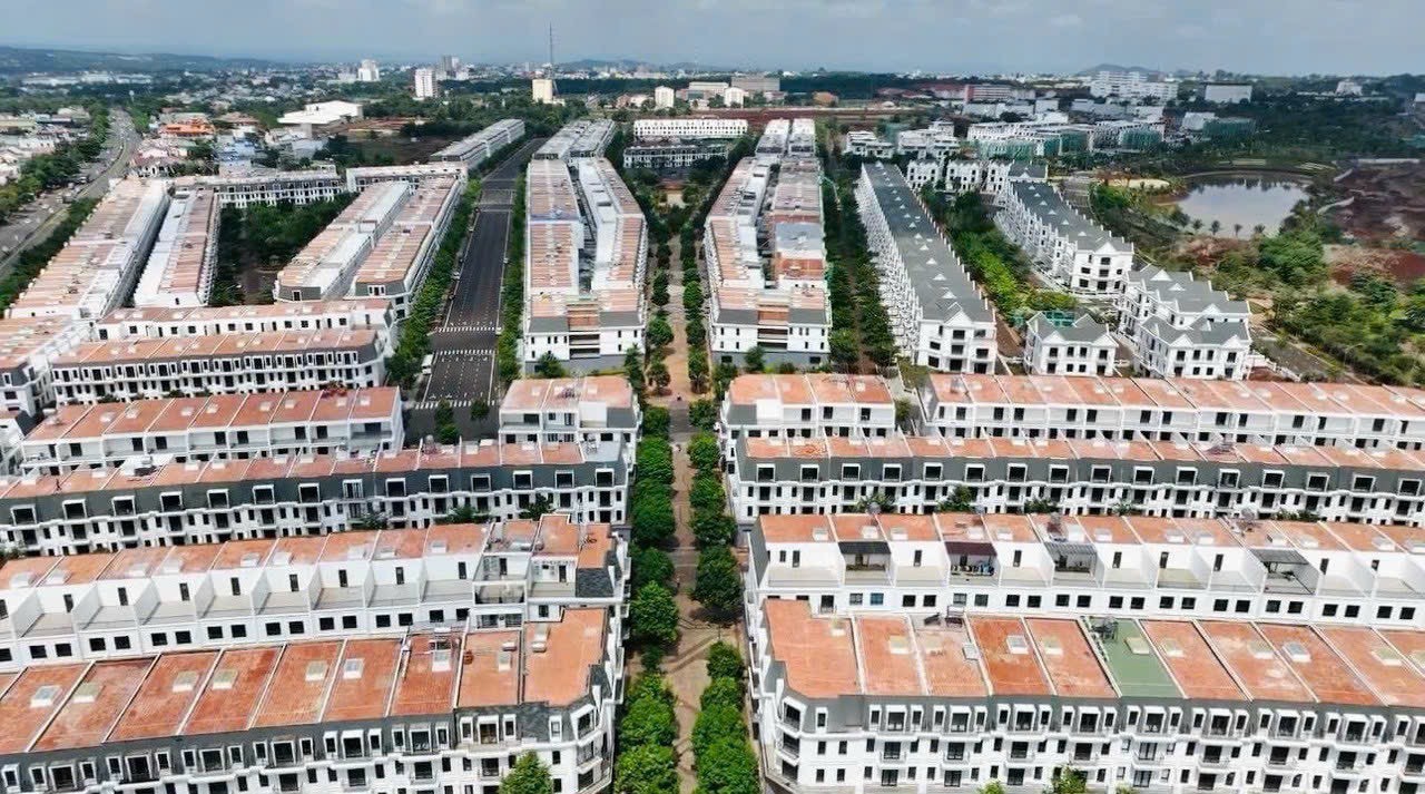 Cần bán nhà phố phân khu Madrid dự án Ecocity giá 5.7 tỷ 2