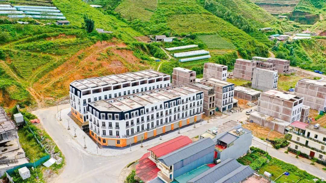Bán căn liền kề xây sẵn 4 tầng đường T9 KĐT Tây Bắc - Sapa. Giá chỉ 5,8 tỷ cả nhà và đất 4