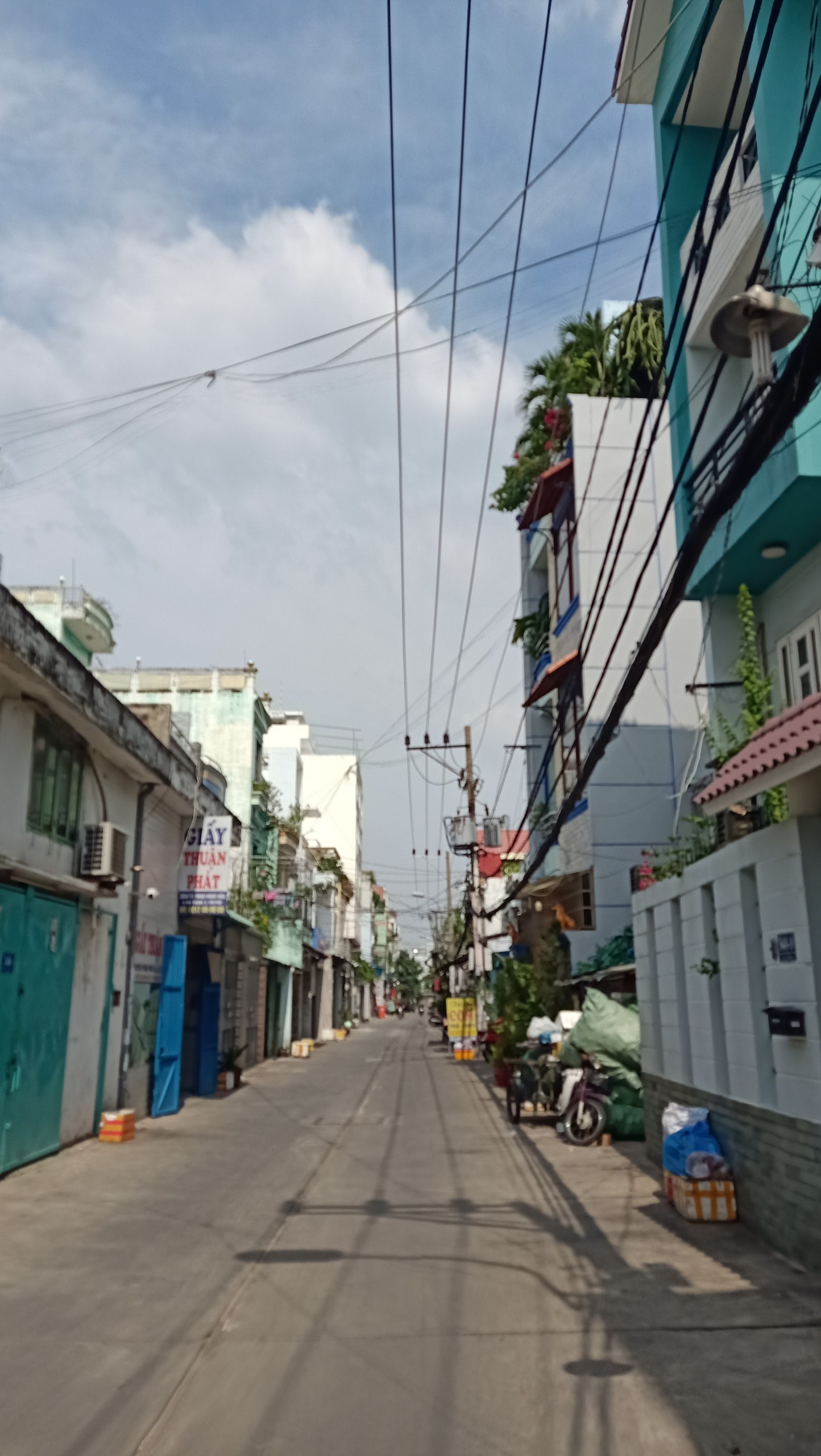 Hẻm XEHƠI đậu cửa Thoại Ngọc Hầu TP 5X18m2 C4 tiện xây mới, cho thuê CHỈ 5 TỶxx