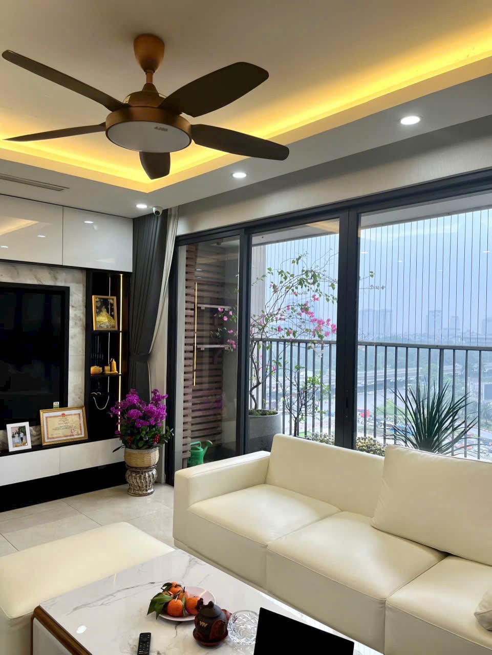 CẦN BÁN GẤP – Căn hộ 3 ngủ 105m2 tại Vinhomes D'Capitale 3