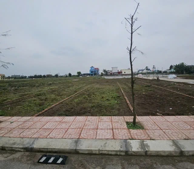 Cần bán 100m2 cạnh BT Quảng Trường - Công viên Quất Lâm chỉ 1 tỷ 5 2