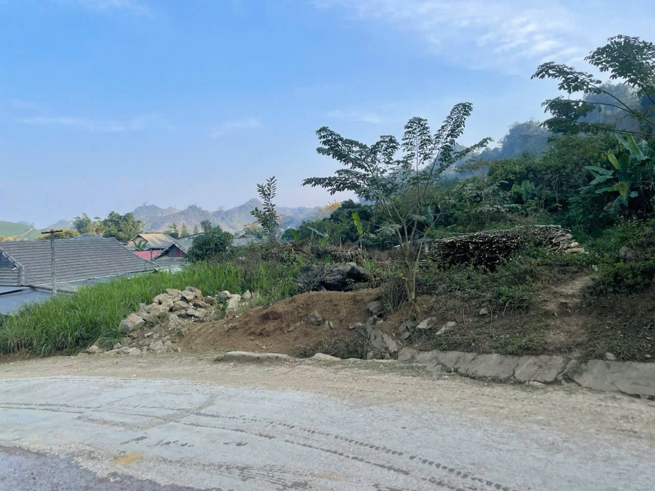 Bán 829m² Đất Mộc Châu, 400m² Thổ Cư, Gần Homestay, Trường Học, UBND giá 1ty7