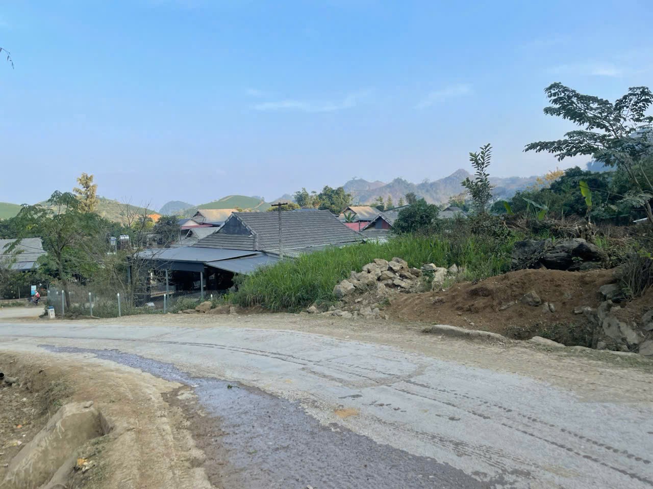 Bán 829m² Đất Mộc Châu, 400m² Thổ Cư, Gần Homestay, Trường Học, UBND giá 1ty7 2