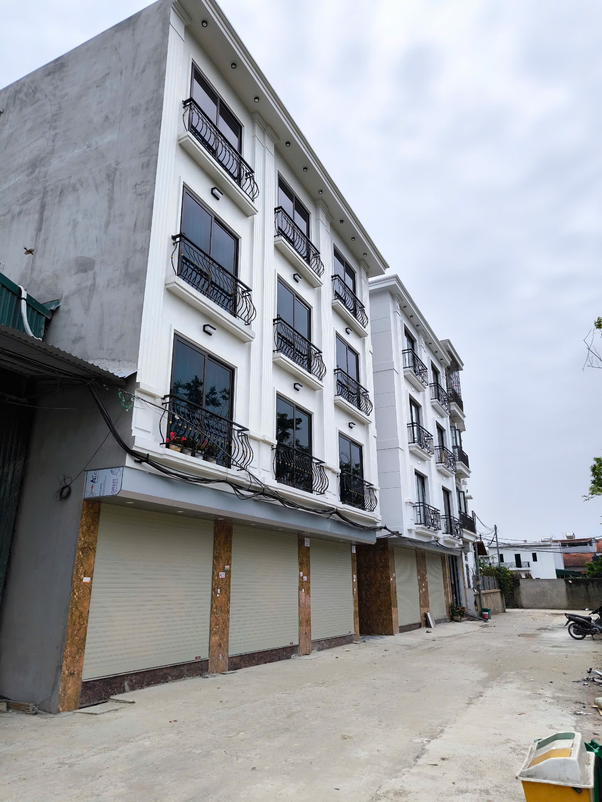 Nhà Tiền Yên, ngay vành đai 4, xây 42M2, 4 Tầng, 5 phòng, ô tô đỗ cửa giá 4 tỷ