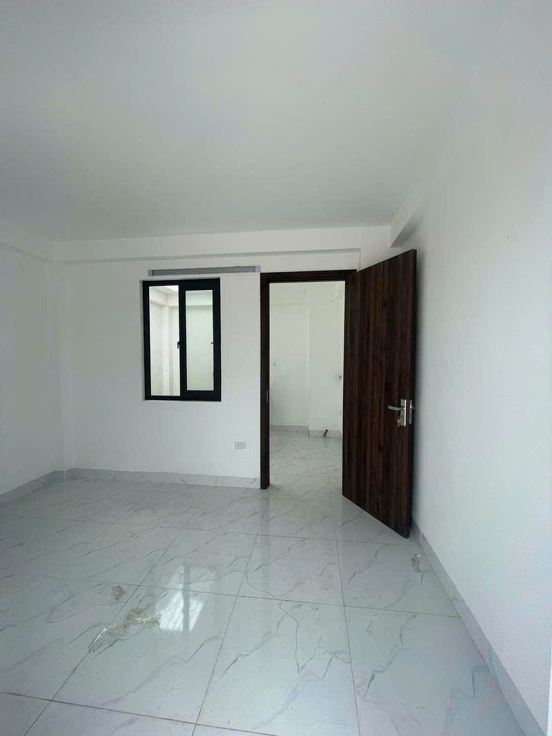 Cần bán nhà gấp phố Hồng Hà, có sân để xe, nhà thoáng, tiện ích đa dạng. 2