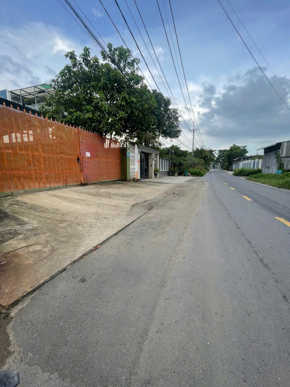 125m2 đất thổ mt đường Láng The, xã Tân Thạnh Đông giá 3,6 tỷ 2