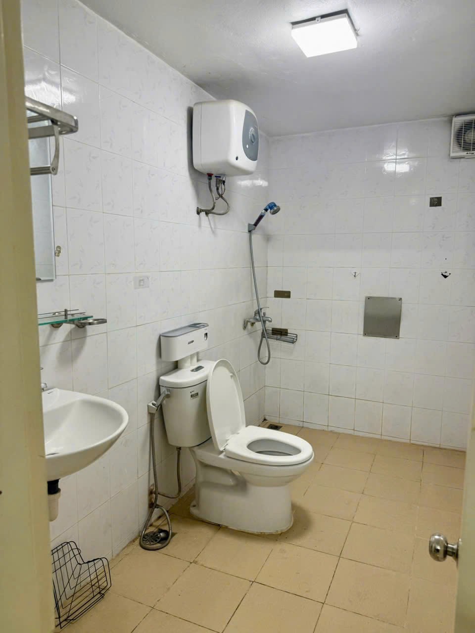 Cho thuê căn hộ 1204 CT4-5 Yên Hoà – Cầu Giấy, mặt đường Dương Đình Nghệ, 13 triệu/tháng 5