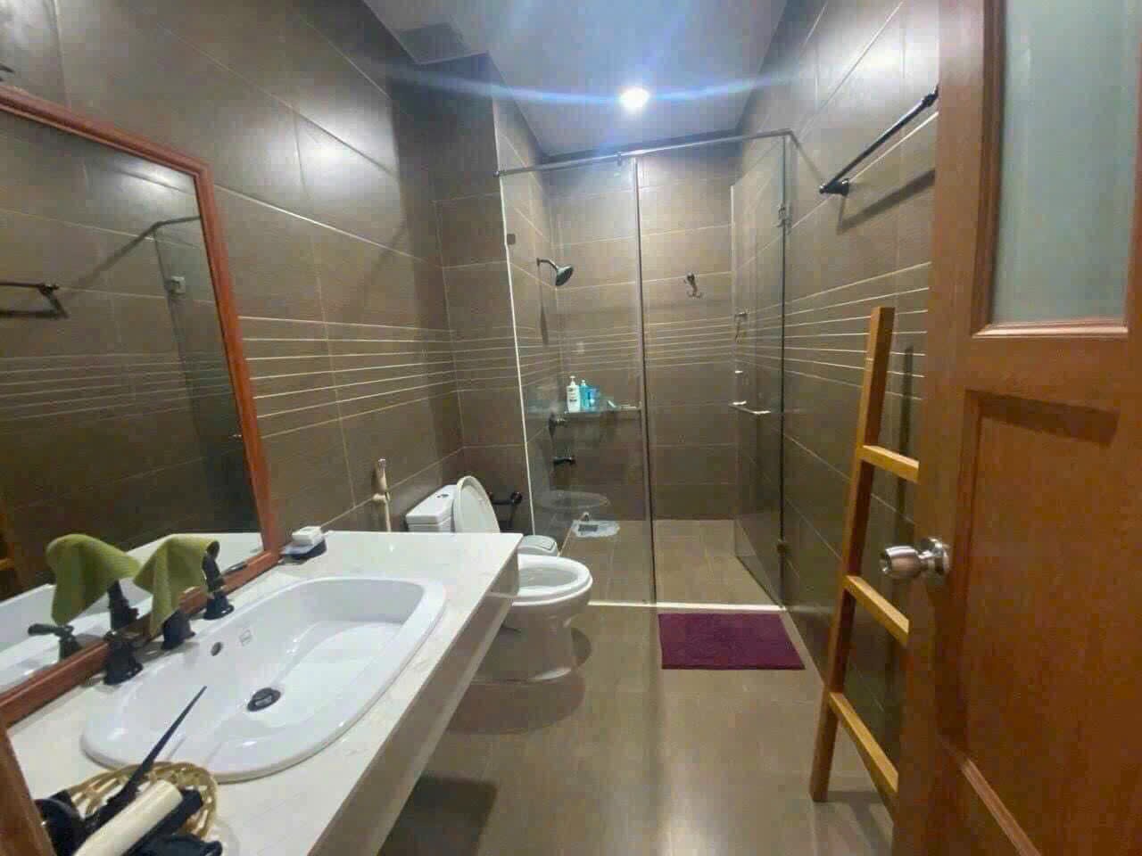 Cần bán Nhà mặt tiền Phường Phước Long B, Quận 9, Diện tích 211m², Giá 21 Tỷ 2