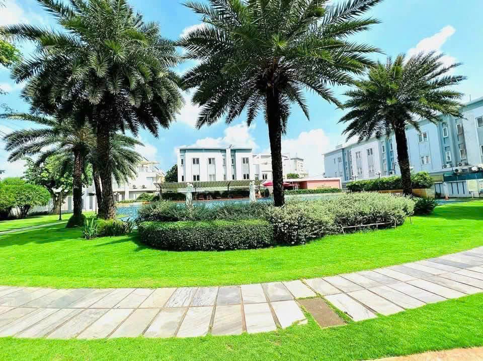 Cần bán Nhà mặt tiền Phường Phú Hữu, Quận 9, Diện tích 130m², Giá Thương lượng 4