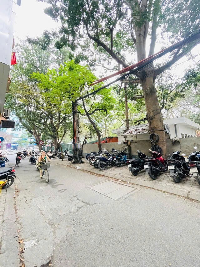 Ô TÔ ĐỖ CỬA- KINH DOANH - VỈA HÈ RỘNG Phố Khương Thượng 42m2,X 5 tầng,mặt tiền 3.5m, 15 tỷ Đống Đa. 2