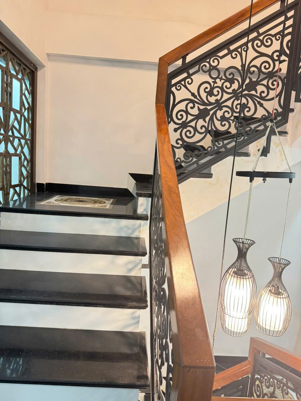 Bán nhà 3 tầng 2 mặt tiền, tổ 3 TT Quang Minh, Mê Linh. Nhà mới. Chỉ việc xách đồ về ở 2