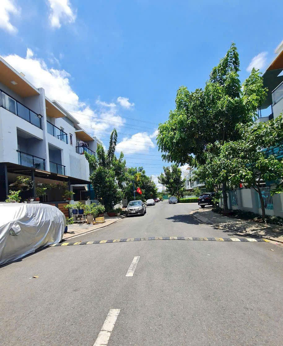 Cần bán Nhà mặt tiền Phường Phú Hữu, Quận 9, Diện tích 75m², Giá 6.9 Tỷ 7