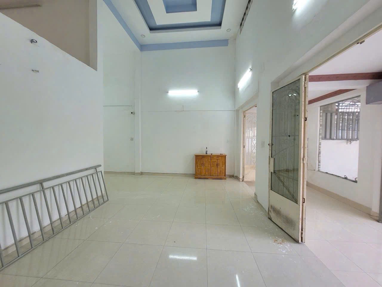 Nhà / đường số 10, Bình Hưng Hòa B dt 130m2 1 lầu 2pn 2wc giá 4,7 tỷ 2