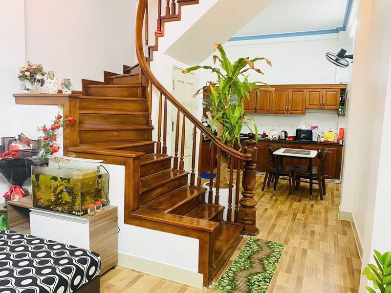Cần bán 42,3m2 nhà 4 tầng khu TĐC Giang Biên. Đường phân lô bàn cờ, bạt ngàn tiện ích