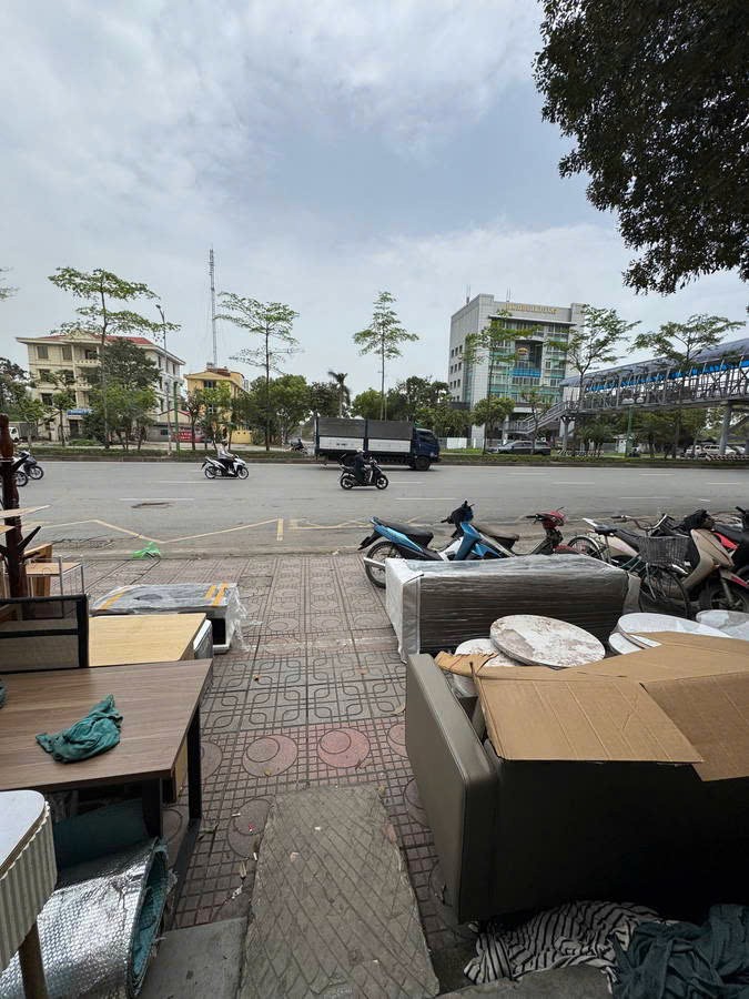 BÁN NHÀ MẶT PHỐ  Ngô Gia Tự - Long Biên 69m2, mặt tiền 3.5m, 20.3 tỷ.
