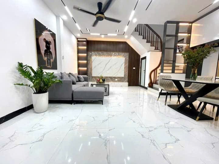 Phải thật nhanh Hoàng Liên 35.2m2-5 tầng, ô tô, NT đẹp ở ngay, 5.48 tỷ 2