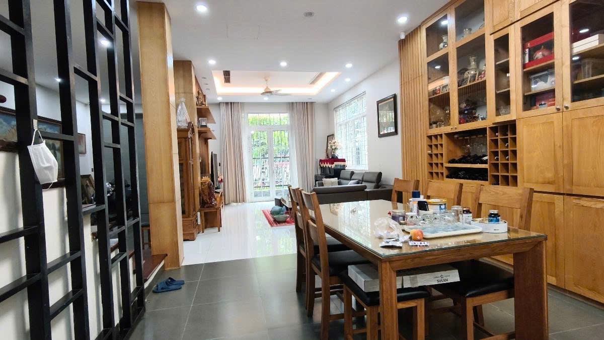 Bán nhà Hoàng Cầu, Đống Đa 52m ngõ ô tô tránh - Kinh doanh