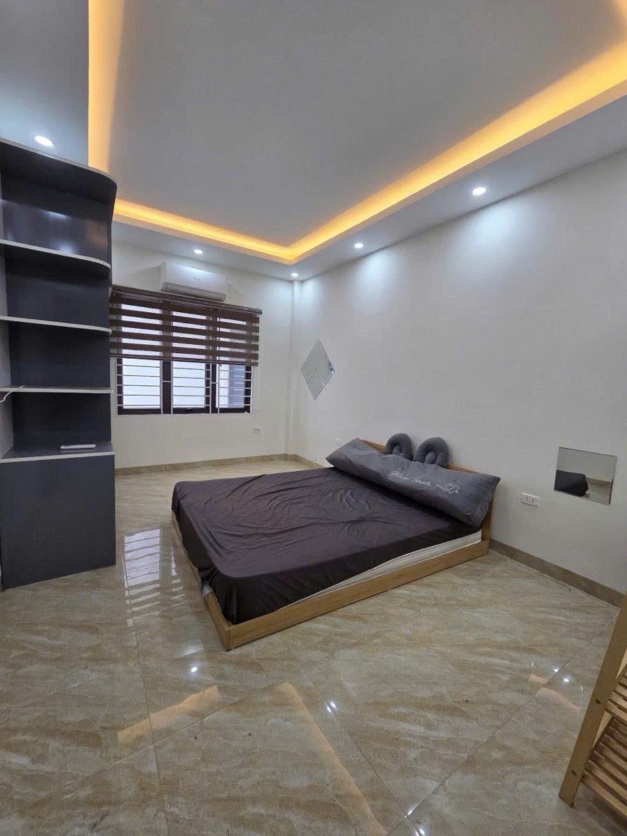 Bán nhà phố Thái Thịnh xây mới 5 tầng - Lô góc trước nhà rộng 3m 2