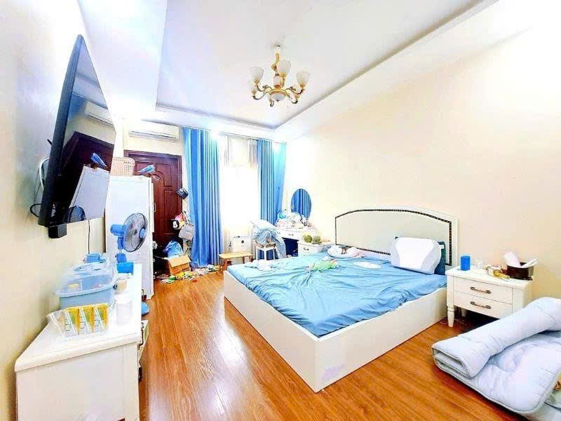 Bán mảnh đất 275m phố Hoàng Văn Thái mặt tiền 9m - Xây tòa building chất lượng 3