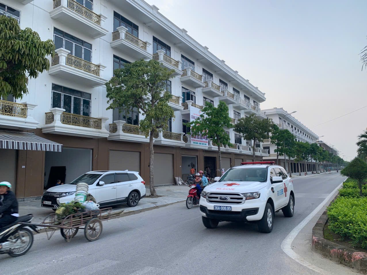 BÁN CĂN SHOPHOUSE MẶT ĐẠI LỘ TRỊNH KIỂM KHU ĐÔ THỊ XUÂN HƯNG 2