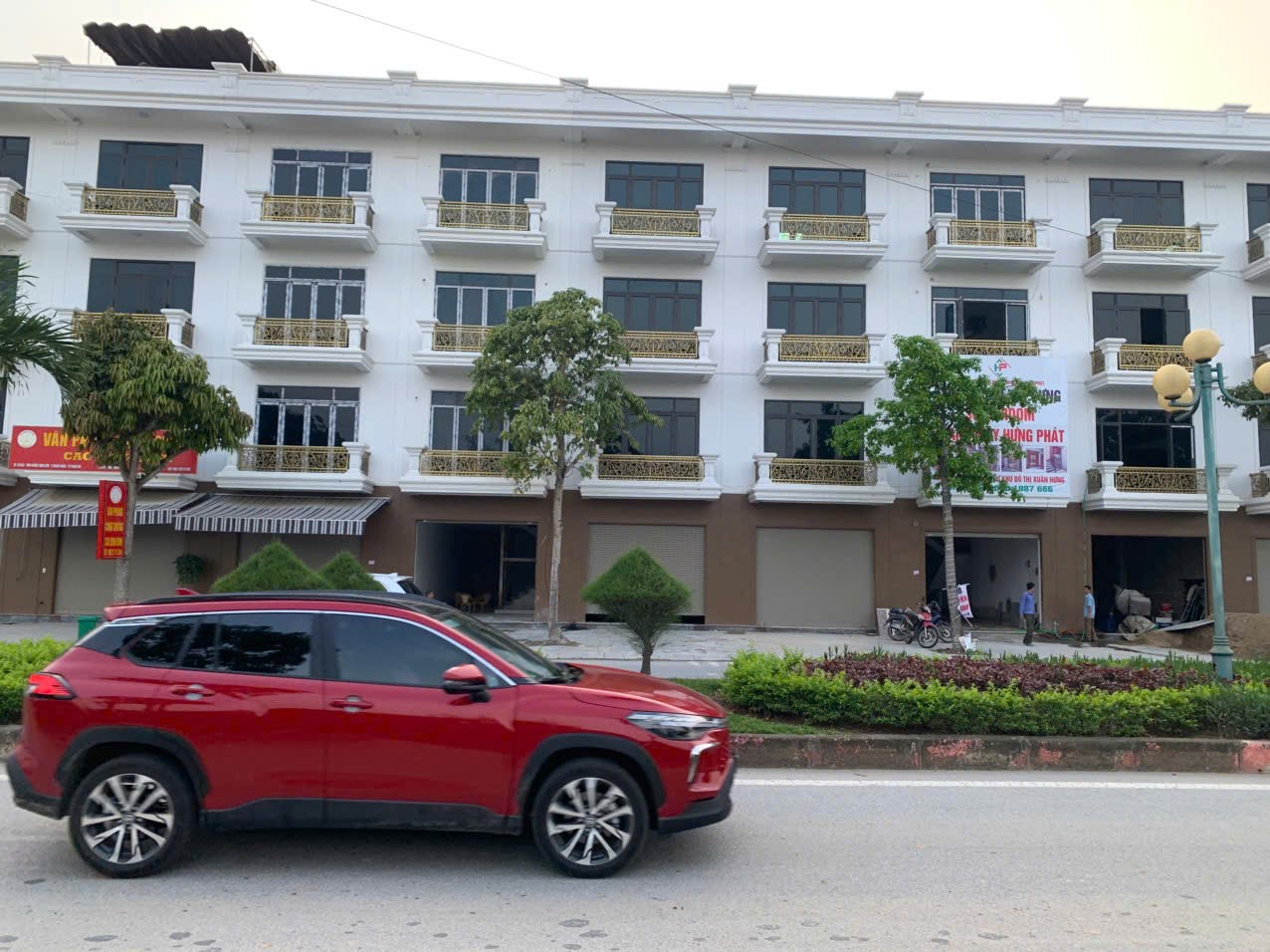 BÁN CĂN SHOPHOUSE MẶT ĐẠI LỘ TRỊNH KIỂM KHU ĐÔ THỊ XUÂN HƯNG