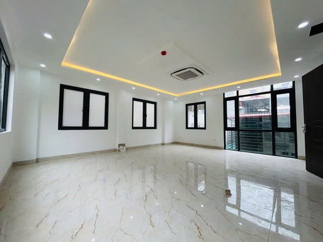 NHÀ MỚI ĐẸP Nguyễn Chí Thanh 56 m2,X 7 tầng mặt mặt tiền 8m, 23.5 tỷ Đống Đa.
