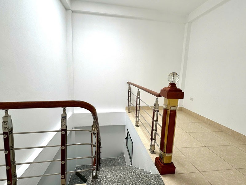 Chính chủ bán 34,5m2 nhà 5 tầng ngõ 145 Phúc Lợi. Gần trường học các cấp và chợ 3