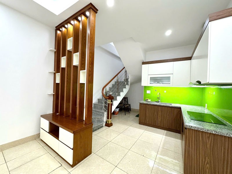 Chính chủ bán 34,5m2 nhà 5 tầng ngõ 145 Phúc Lợi. Gần trường học các cấp và chợ 7