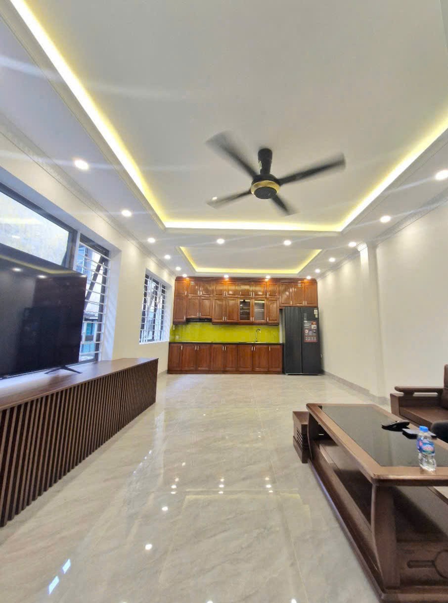 Chính chủ bán 59,3m2 nhà 6 tầng thang máy, ô tô vào, full nội thất xịn, gần hồ Thạch Bàn 5