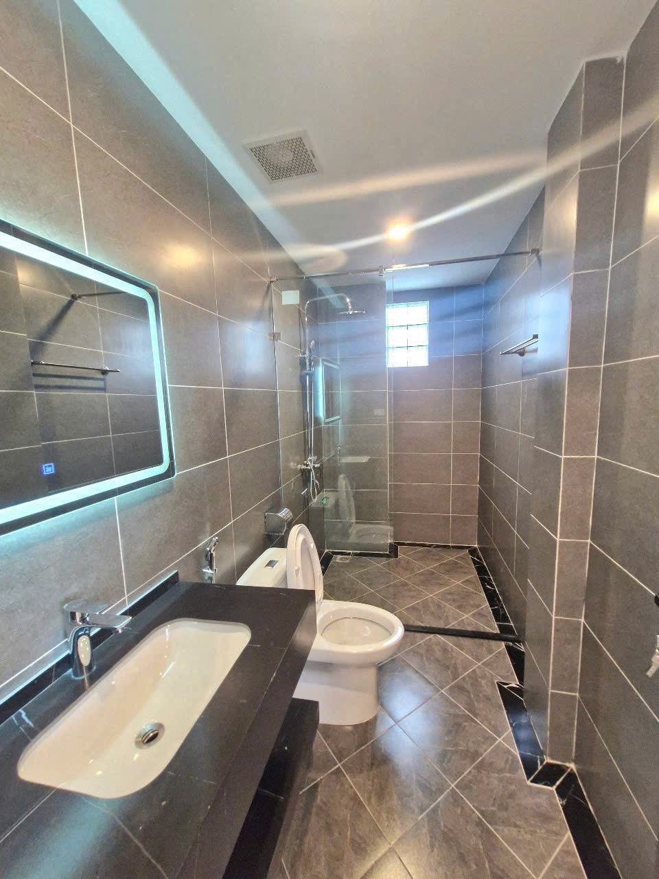 Chính chủ bán 59,3m2 nhà 6 tầng thang máy, ô tô vào, full nội thất xịn, gần hồ Thạch Bàn 6