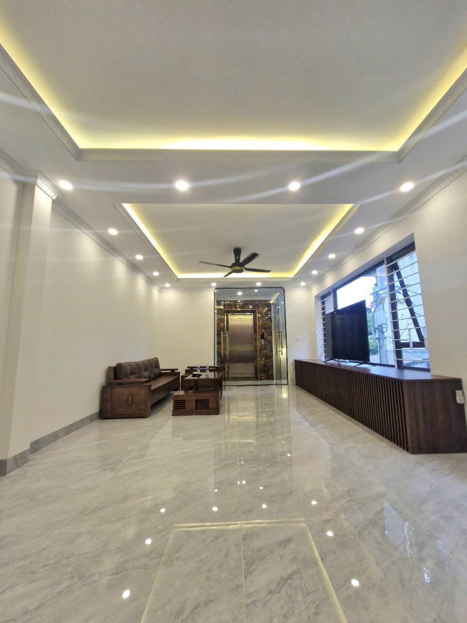 Chính chủ bán 59,3m2 nhà 6 tầng thang máy, ô tô vào, full nội thất xịn, gần hồ Thạch Bàn 14