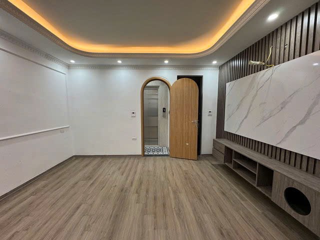 NHÀ MỚI 7 TẦNG THANG MÁY  Trường Chinh 31m2, X  7 tầng,mặt tiền  4.6m,9.7 tỷ Đống Đa. 2