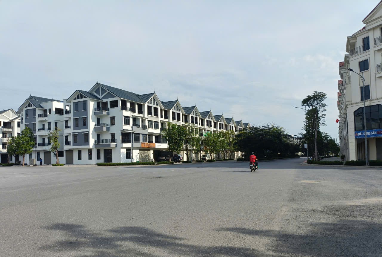 LK LÔ GÓC 150M 4 TẦNG MT25M, V.HÈ 8M, ĐẸP NHẤT HINODE ROYAL PARK! 3