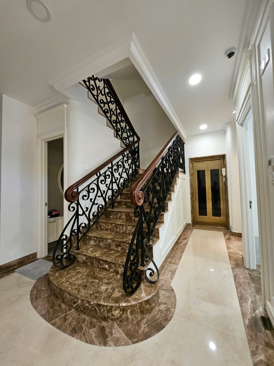 Cần bán Biệt thự Phường Phú Hữu, Quận 9, Diện tích 309m², Giá 44 Tỷ