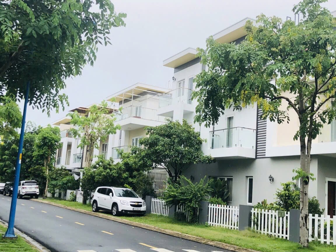 Cần bán Nhà mặt tiền Phường Phú Hữu, Quận 9, Diện tích 110m², Giá 9.6 Tỷ