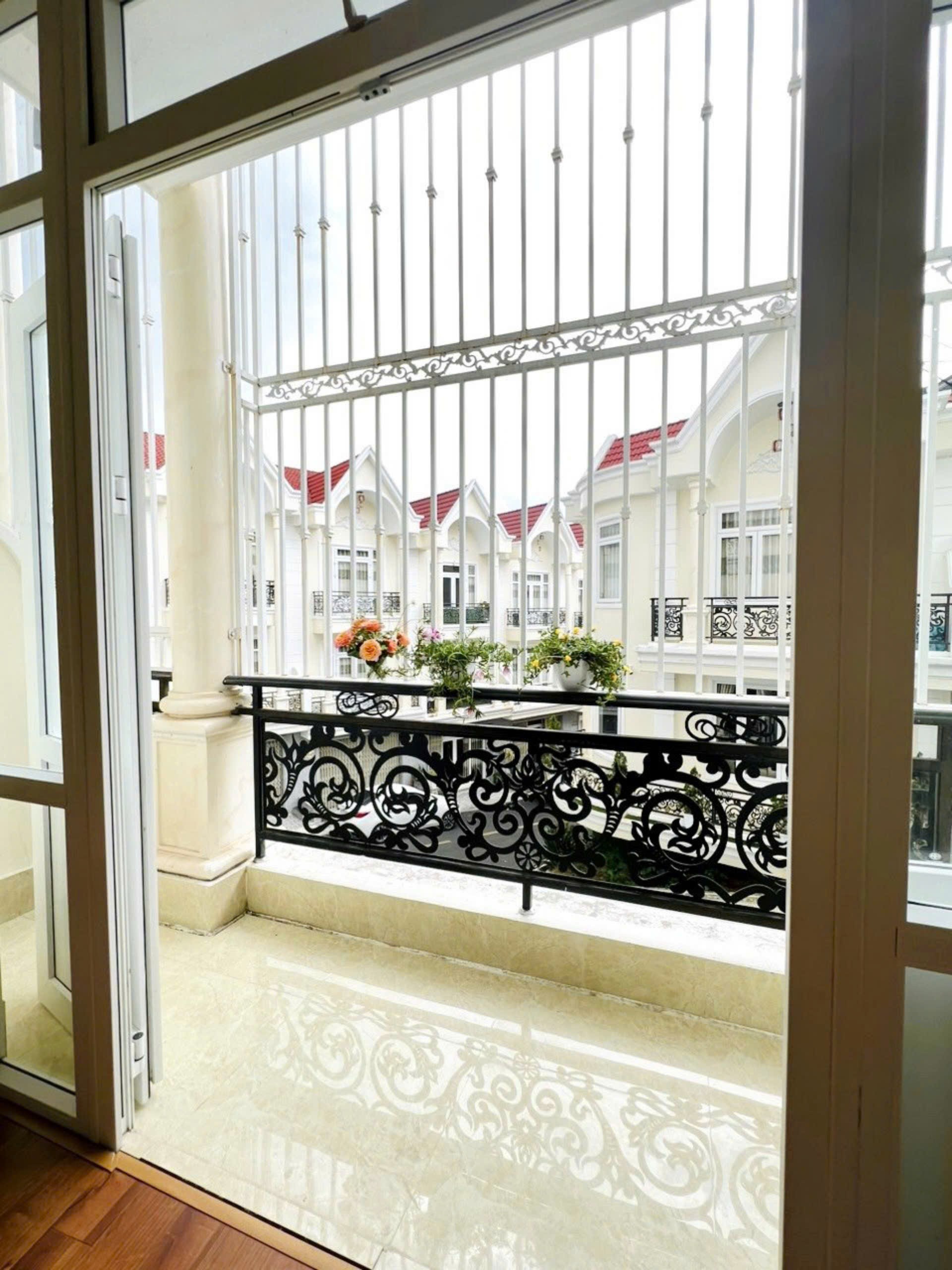 CẦN BÁN GÂP NHÀ KHU NGHỈ DƯỠNG GOLDEN Hills Phường 4 Đà Lạt 2
