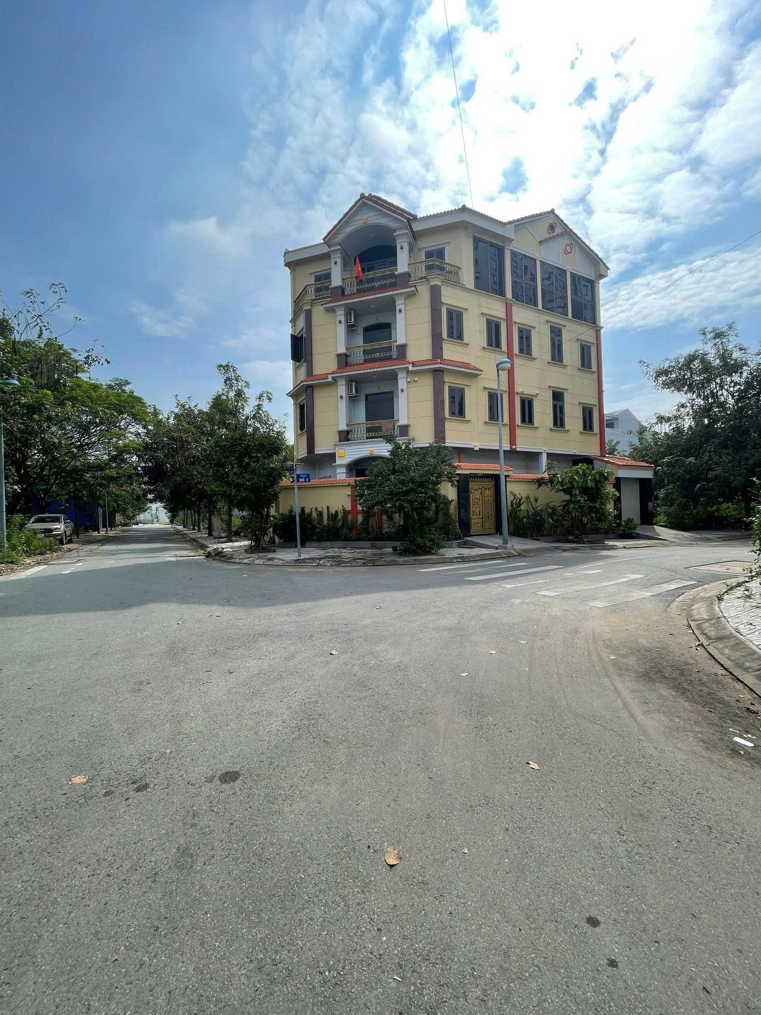 Cần bán Đất Phường Phú Hữu, Quận 9, Diện tích 98m², Giá 7 Tỷ 3