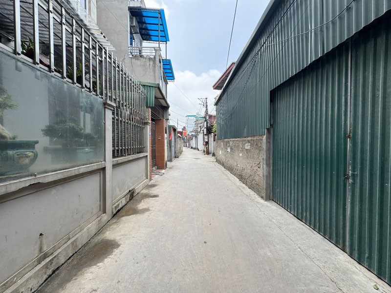 Cần bán 79m2 nhà 3 tầng ngõ 28 Phố Võ Trung, Phúc Lợi. Đường rộng ô tô 7 chỗ ra vào thoải mái 2